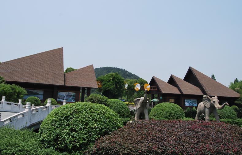 彩色沥青油毡瓦建筑屋面施工效果图